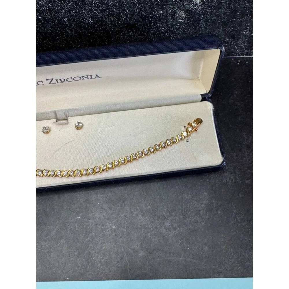 Cubic Zirconia Clear Crystal Tennis Bracelet and Stud Earrings Boxed - Picture 5 of 8